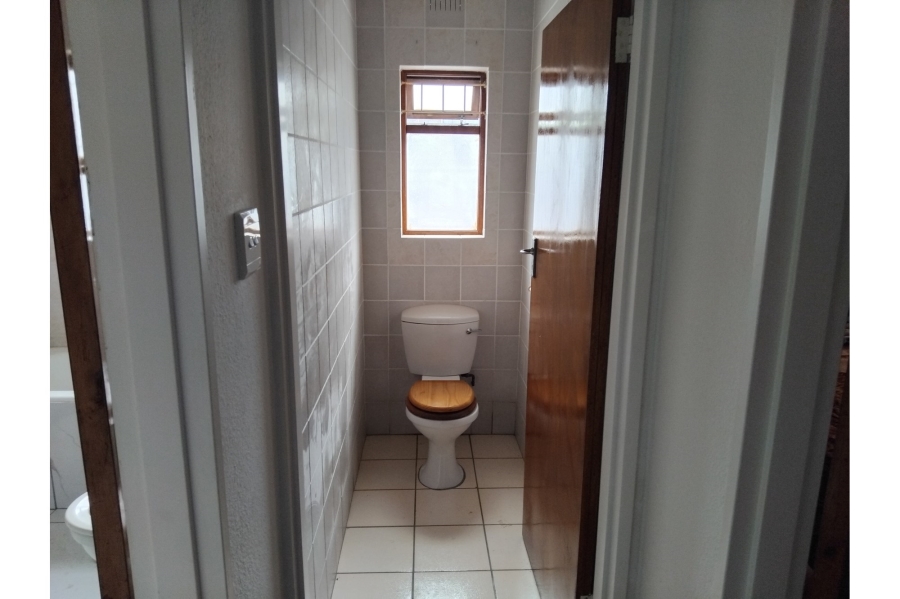 4 Bedroom Property for Sale in Zeekoevlei Western Cape